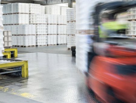 Gabelstabler im Lager